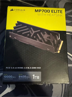 SSD 1TB 5.0 corsair MP700 Elite heatsink