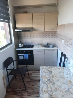 piata gorjului apropiere metrou modern  - imagine 3