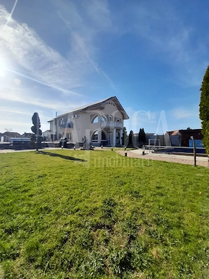Aviz pentru Investitori !!!  PERSOANĂ FIZICĂ-VAND URGENT  Casa Pensiune in regim P+1E, in Oradea,  - imagine 2