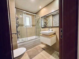 Premium home with reserved parking in Cosmopolis - imagine 7