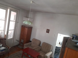 Vând apartament la casă  ( curte comună)  în Centru. - imagine 10
