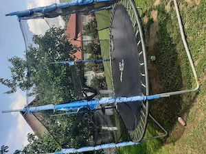Vând trambulina 