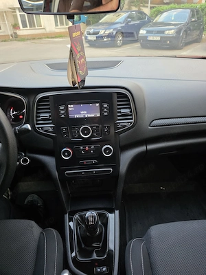 Renault Megane 1.3 turbo benzină 140 cai - imagine 5