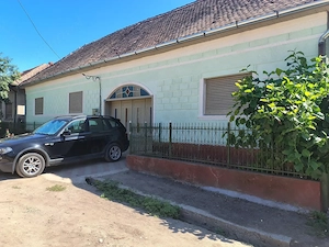 Casă mare lângă vale și pădure, Chisindia jud Arad 