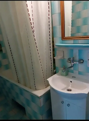 Dau în chirie apartament 3 camere  - imagine 4