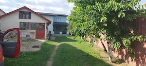 Vand casa la curte cu mansarda in Poienarii Burchii Prahova