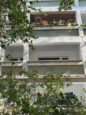Vand apartament ultracentral 4 camere, garaj, etaj 1