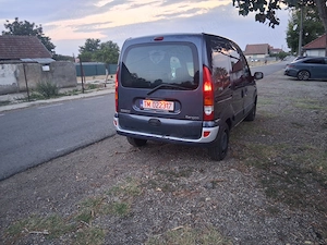 Vand renaut kangoo an 2004 motor 1.5 dci euro 4 ac functional geamuri si oglinzi electrice central s - imagine 4