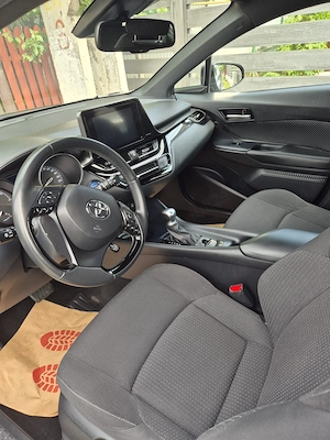 Toyota C-HR 1.8 Hybrid   2019 | Automată  - imagine 4