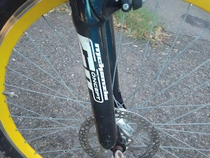 Bicicletă MTB full suspension