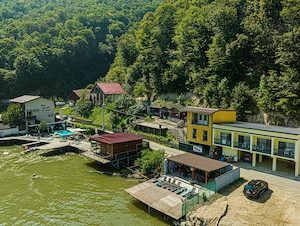 Vând casă de vacanță în Clisura Dunării. Dubova. Mehedinți  - imagine 5