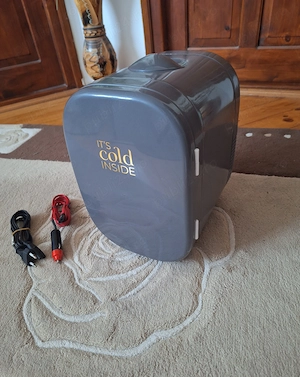 Mini cooler mini frigider auto 12V si la priza 230V