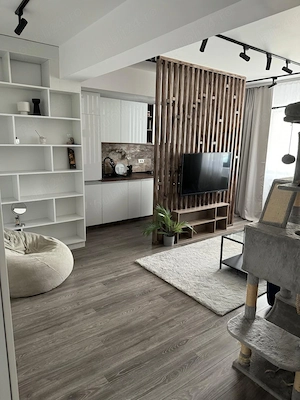 Apartament 2 camere foarte aproape de metrou