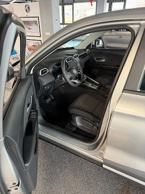 Schimb auto MG ZS hybrid+ cu auto full electric - imagine 3