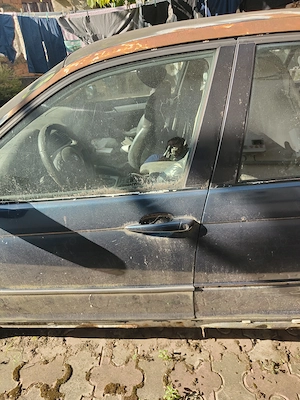 Se vinde pentru dezmembrare BMW 330d an 2002 - imagine 3