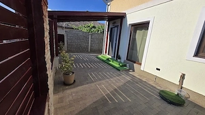  vând apartament la triplex.