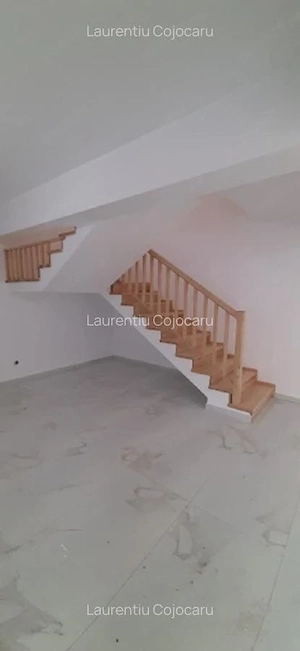 Casa deosebita cu garaj termoizolat, fotovoltaice cu baterii 10Kw - imagine 11