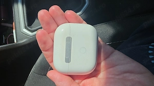 Casti Airpods 3 folosite 