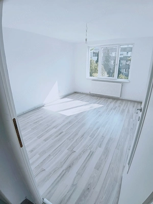 Apartament de vânzare -3 camere , Ștei - imagine 7