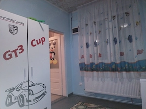 De inchiriat apartament 3 camere la curte plus dependinte. - imagine 2