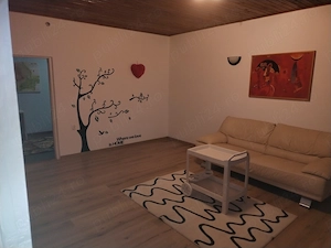 De inchiriat apartament 3 camere la curte plus dependinte. - imagine 8