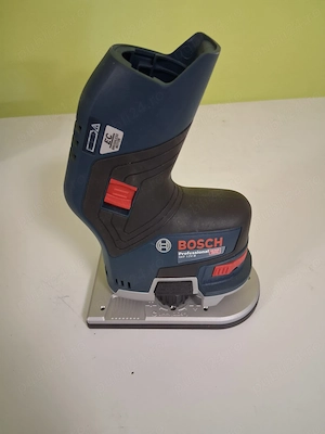 Mașină de Frezat Margini (Oster) pe Acumulator Bosch Professional GKF 12V-8 Brushless (Corp Solo)