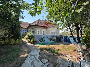 Casa traditionala cu istorie in satul Cornesti langa Tarnaveni Mures - imagine 2