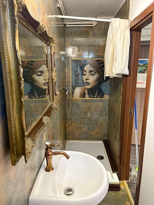 Se inchirieaza apartament in vilă zona 13 septembrie