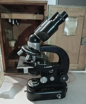 Microscop de laborator vintage Binoclu tip ML-3-I.B. cu accesorii