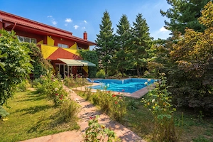 Fundeni, imobil S+P+1, 350mp utili, piscină, foișor, 2 garaje, 1.576mp teren!