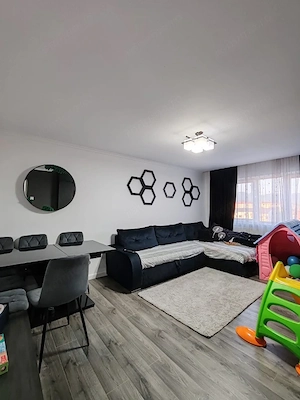 Apartament 3 camere, 71 mp, zona Hotvon - imagine 1