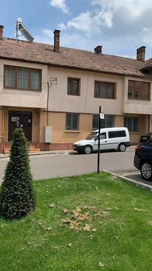 Închiriez apartament spațiu comercial, 150 Euro  lună - necesită renovare  - imagine 2