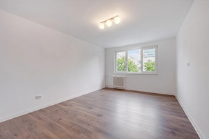 TITAN – OZANA, APARTAMENT 3 CAMERE 66 MP TOTAL, ETAJ 3 DIN 4, RENOVAT TOTAL! - imagine 3