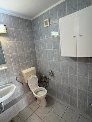 Apartament de închiriat   prima închiriere, bloc proaspăt reabilitat, luminos, v - imagine 5
