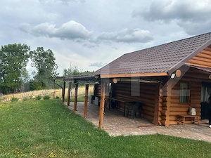 Cabana din bușteni - refugiu ideal în mijlocul naturii - imagine 2