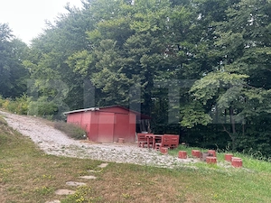 Cabana din bușteni - refugiu ideal în mijlocul naturii - imagine 9