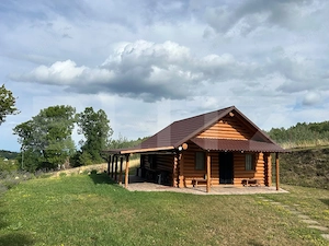 Cabana din bușteni - refugiu ideal în mijlocul naturii