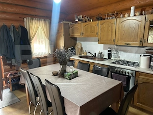 Cabana din bușteni - refugiu ideal în mijlocul naturii - imagine 5