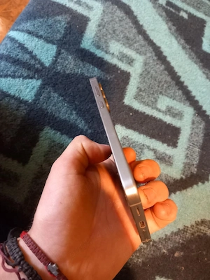 Vand Samsung Galaxy S25 FE achizitionat si folosit de mine doar de 2 luni cu folia putin fisurata da