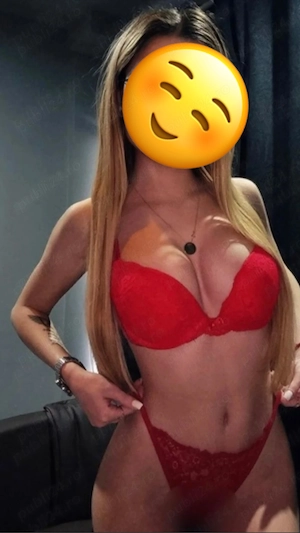 Mă numesc Beatrice am 20 ani 