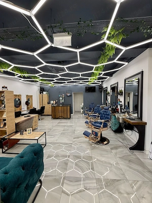 Bunker Barbershop Vișan caută COAFEZĂ cu experiență!     - imagine 2
