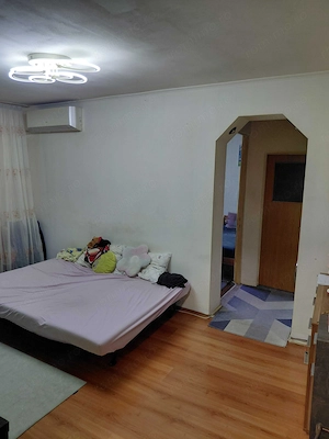 Vand apartament 2 camere Militari - imagine 4