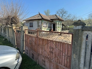 Casă cu teren de vânzare