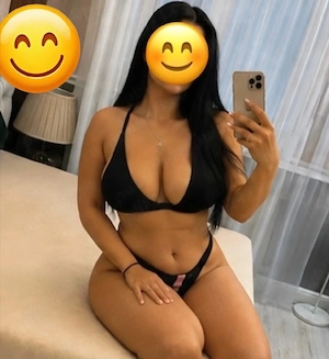 Bruneta senzuala(masaj erotic) 