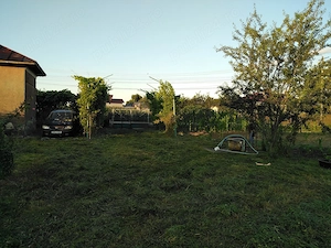 Se vinde.Doua corpuri casa+5000mp teren. - imagine 2