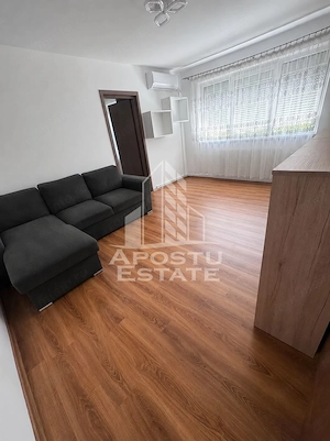 Apartament de vanzare cu 3 camere, 46 mp, zona Sagului