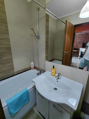 Persoana fizica inchiriez 2 camere SD in Podu Ros cu parcare - imagine 4