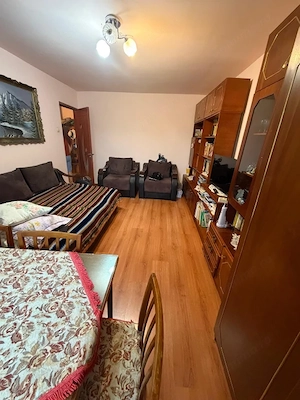 Apartament 2 camere decomandat– Cornitoiu, aproape de Liceul Pedagogic - imagine 2