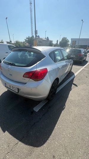 Opel Astra 2010 - imagine 2