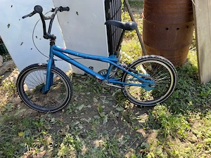 bicicleta albasttu inchis